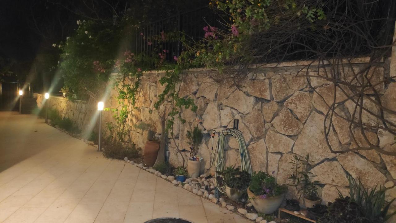 בית האומנים Artist Home Neve Ilan Buitenkant foto